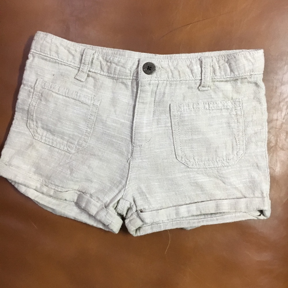 Kaki shorts 💛